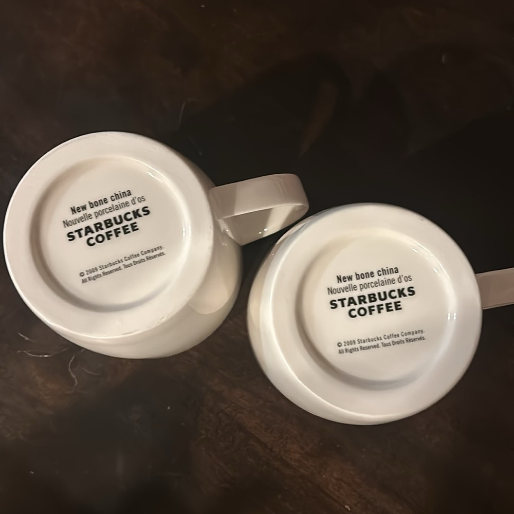 Set of matching Starbucks mugs - like new! - Picture 3 of 9